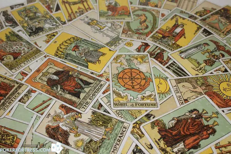 Cara bermain poker dengan kartu tarot